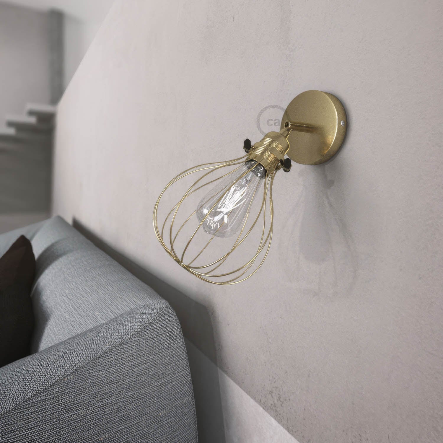 Fermaluce Metallo 90° con paralume Drop, lampada filomuro orientabile in metallo - Ottone