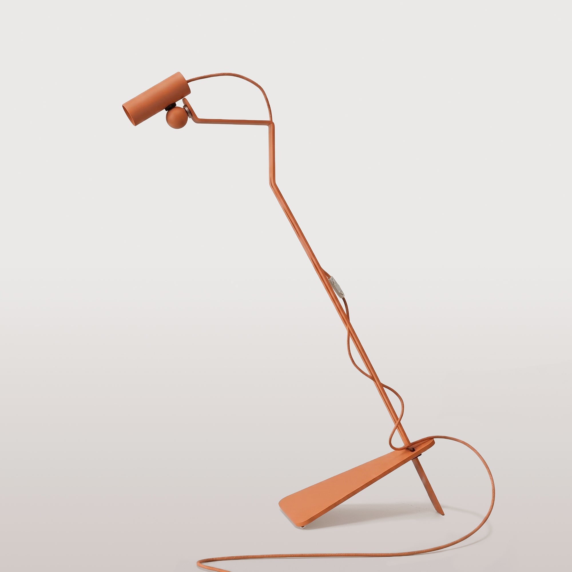 Lampada da terra inclinabile con faretto magnetico orientabile - Mario Tubo - Arancione