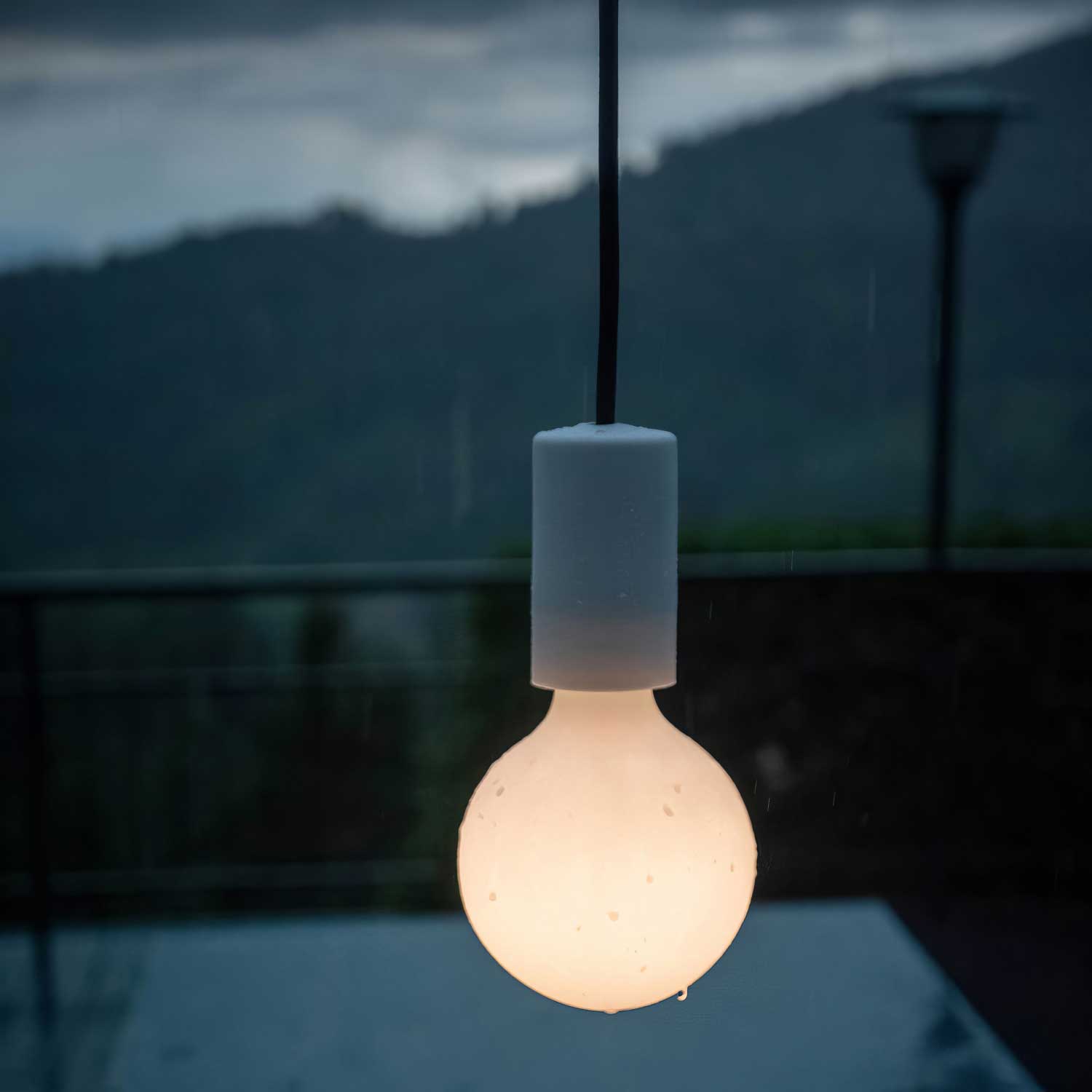 Modulair ELEGANT Lampada da esterno con 1,5 m cavo tessile, rosone e portalampada in silicone IP65 waterproof - Bianco